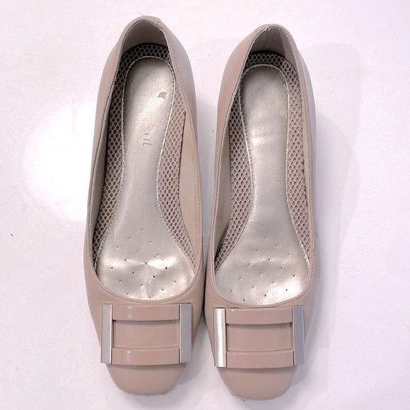 Block Heel Leather Pump with Front Buckle Detail - Picture 2 of 7